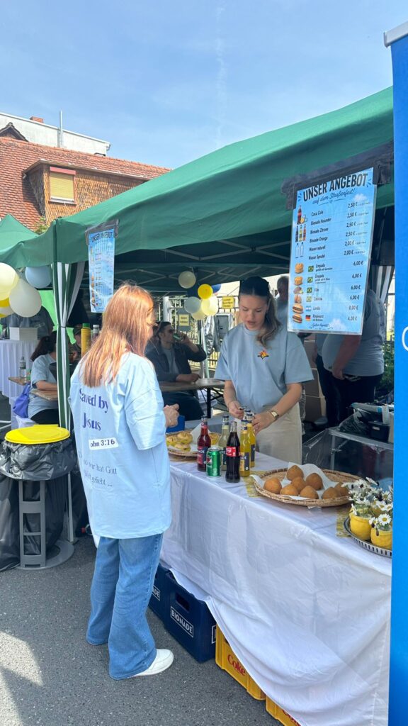 Das Gebetshaus beim Straßenfest in Frankfurt